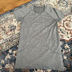 Lululemon swiftly tech short sleeve size 6